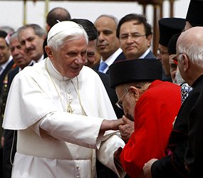 Cardenal de Irak saluda al Papa