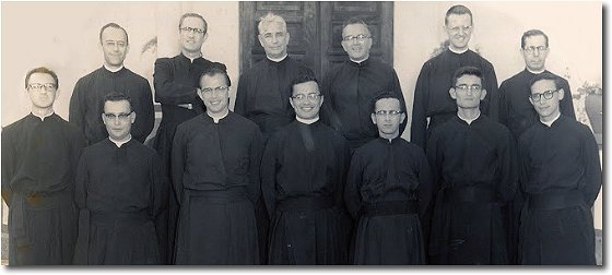 Padre Jorge Ambert junto a colegas jesuitas